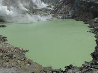White Island's Crater Lake is back!