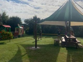 Picnic-friendly Ambiance Picnic-friendly Ambiance